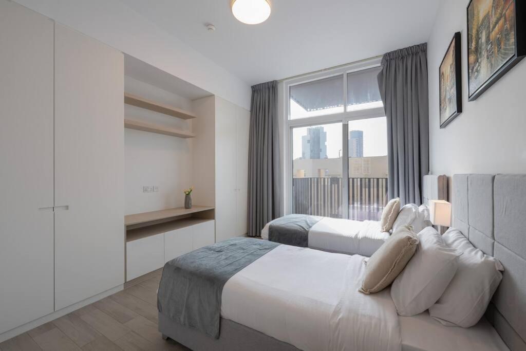 Spacious 2br With Community View Apartment