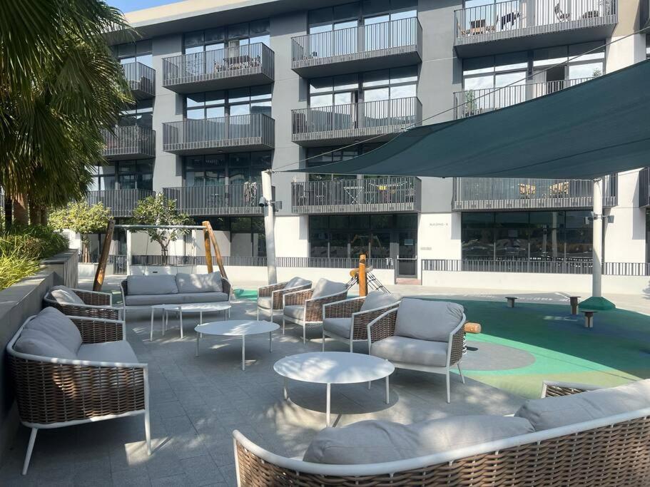 Apartment Spacious 2br With Community View *