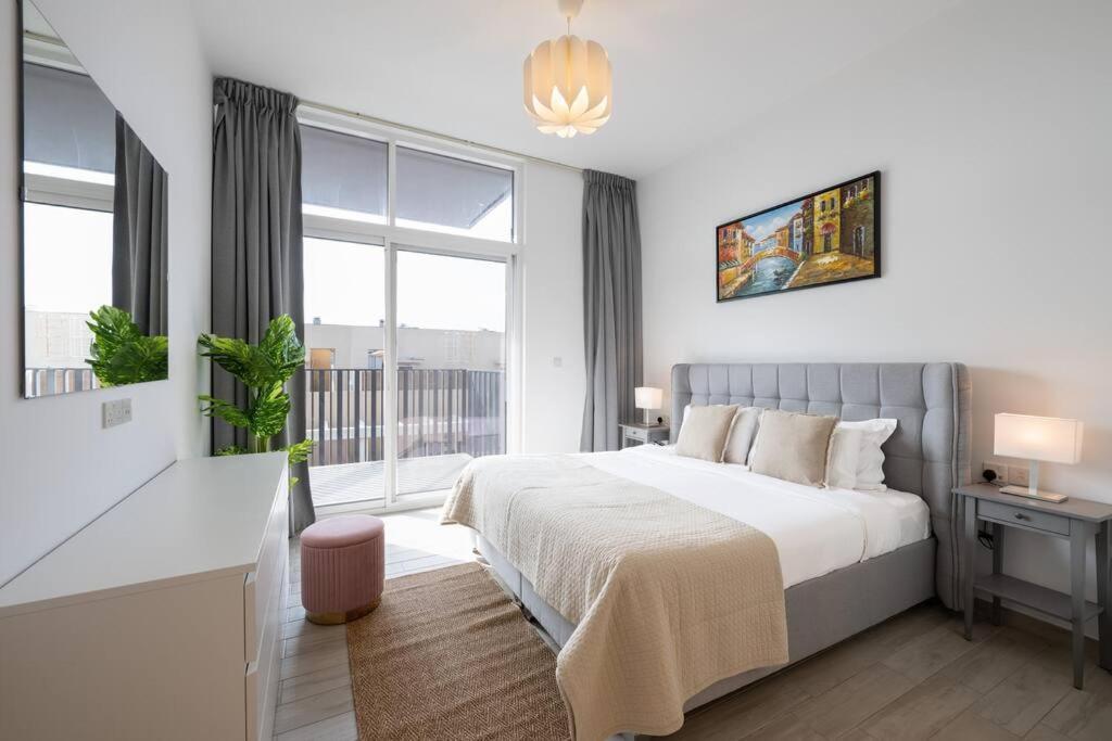 Spacious 2br With Community View Apartment Dubai