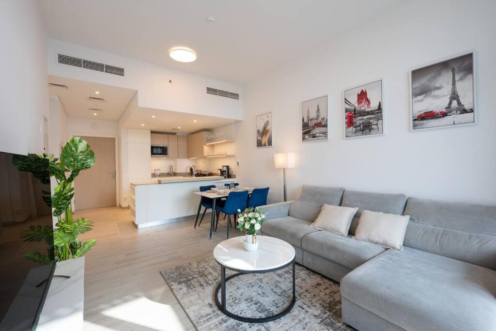Spacious 2br With Community View