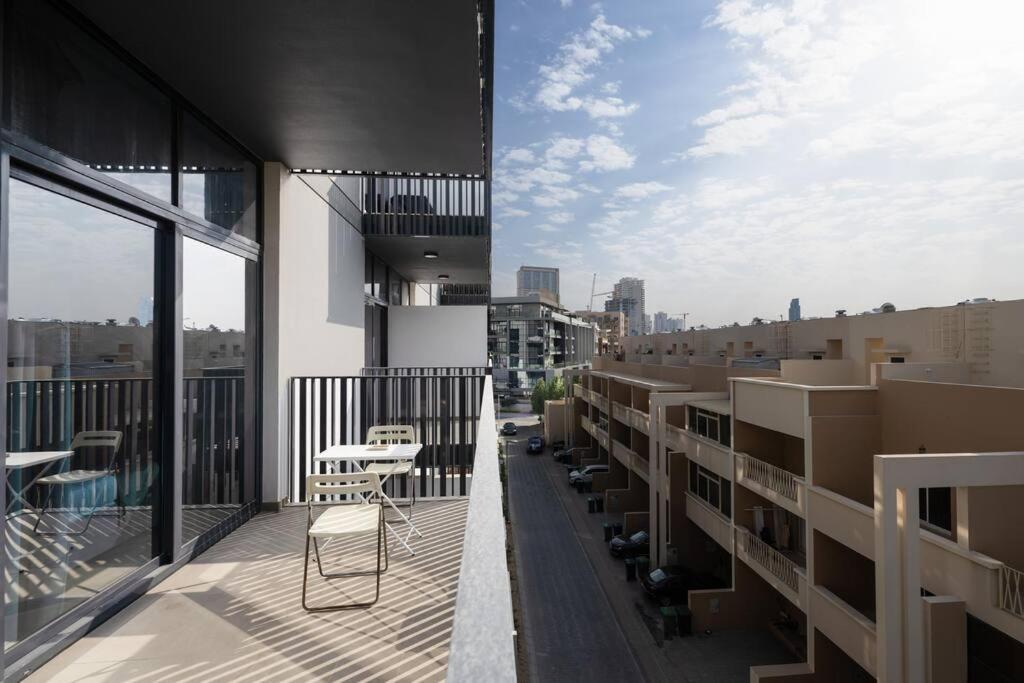 Spacious 2br With Community View *
