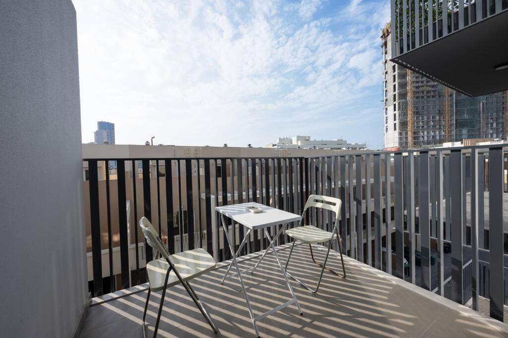 Apartment Spacious 2br With Community View *