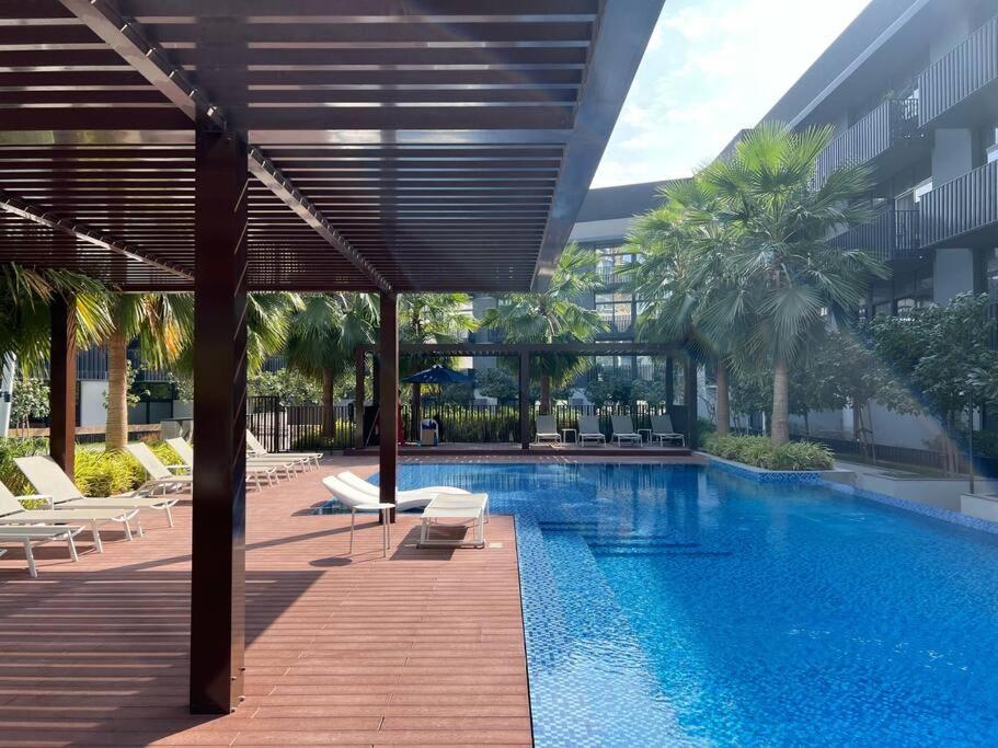 Spacious 2br With Community View