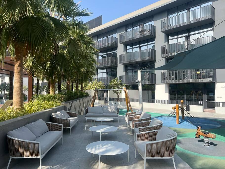 Spacious 2br With Community View Apartment Dubai