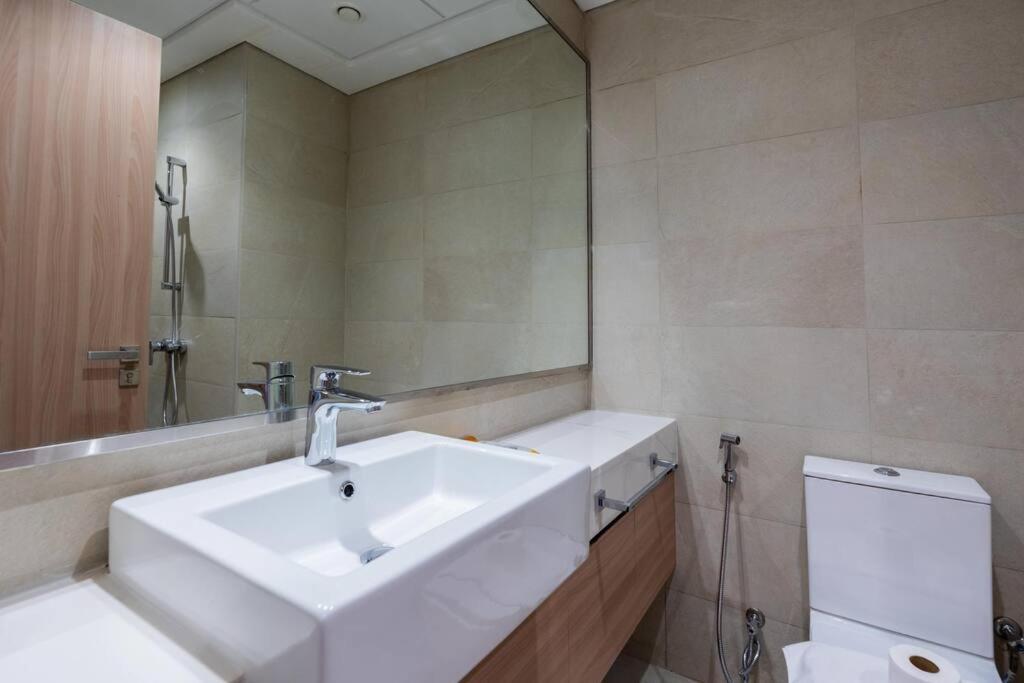 Apartment - 12 Min Downtown - Pool - Azizi Riviera