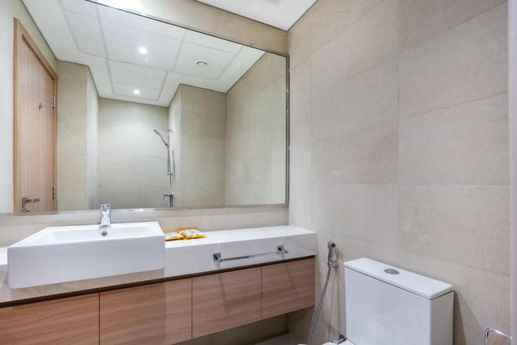 Apartment - 12 Min Downtown - Pool - Azizi Riviera Dubai