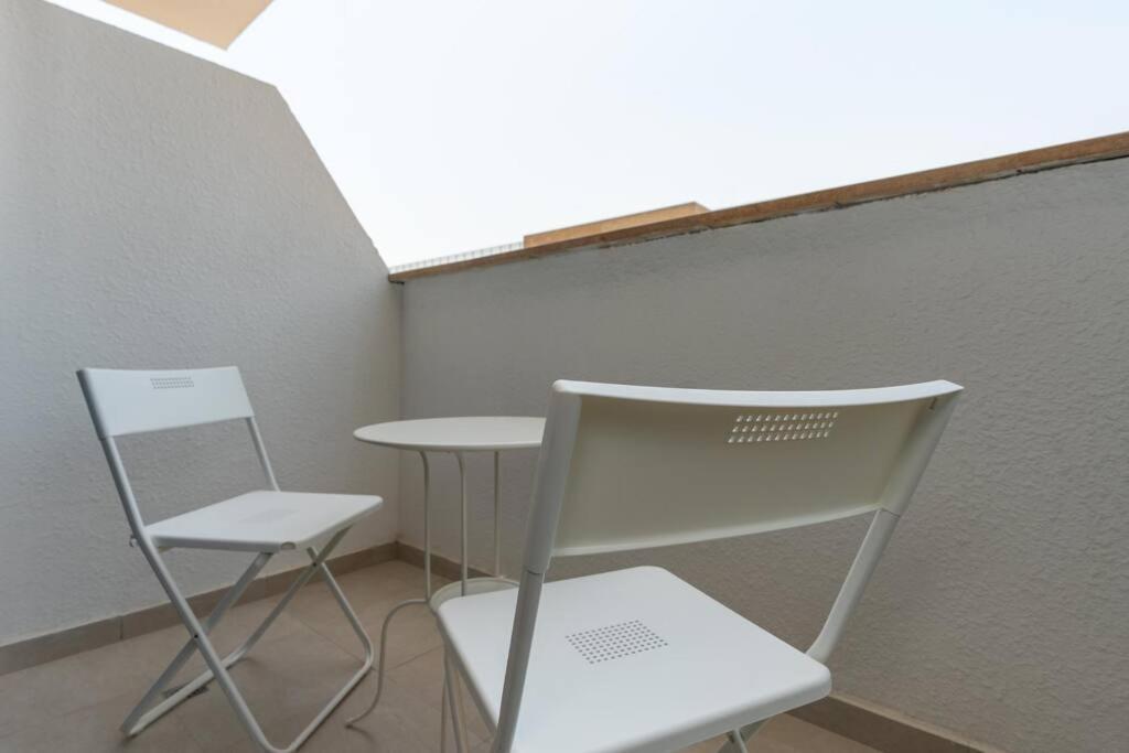 - 12 Min Downtown - Pool - Azizi Riviera Apartment