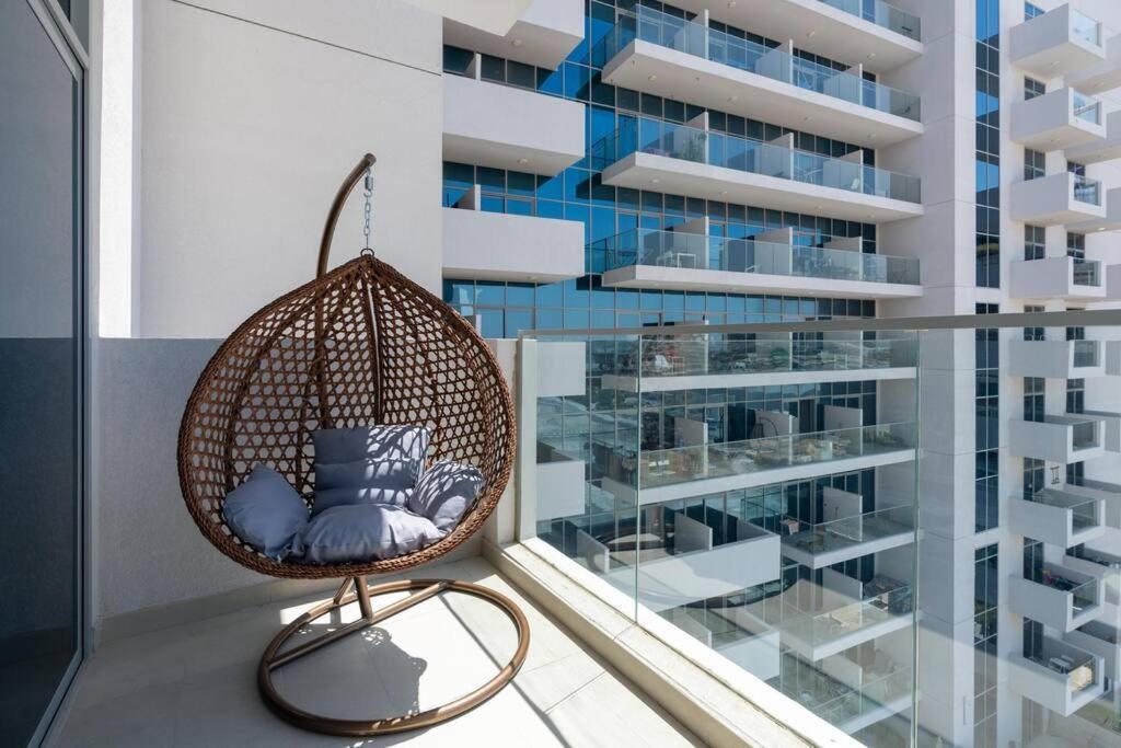 Large 2 Bedroom - Metro At 2 Min Apartment Dubai