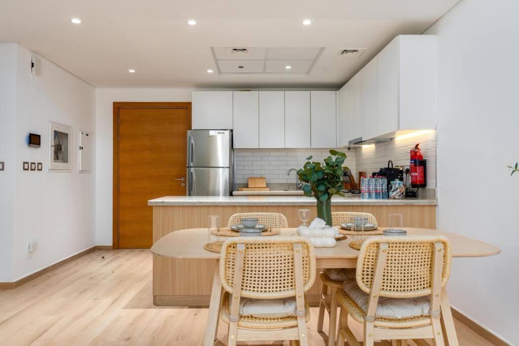 Apartment Large 2 Bedroom - Metro At 2 Min *