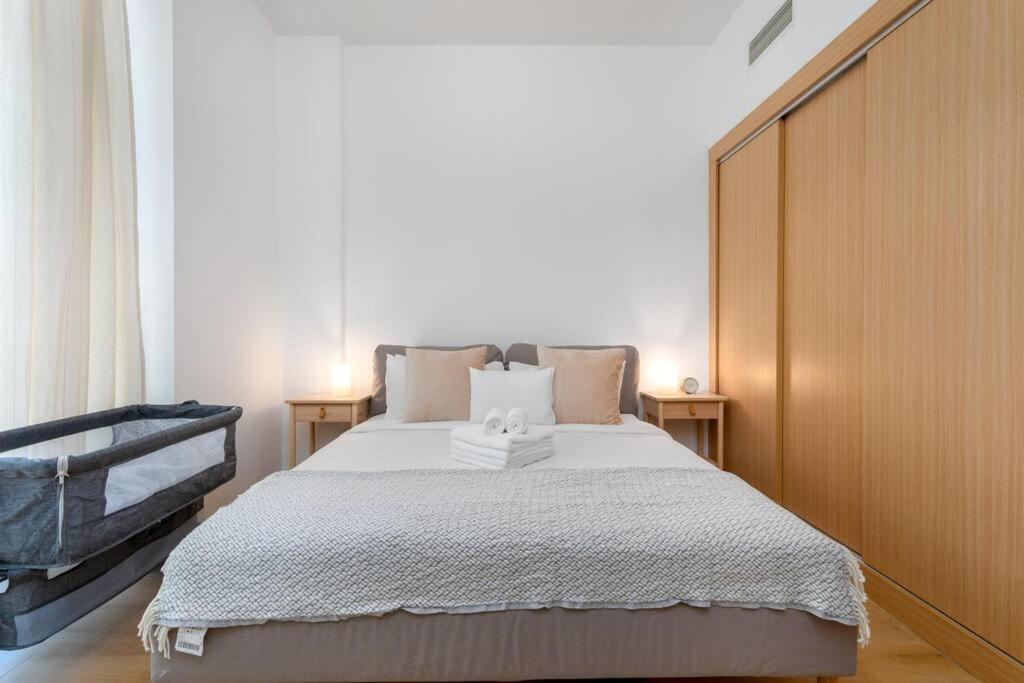 Large 2 Bedroom - Metro At 2 Min * Dubai