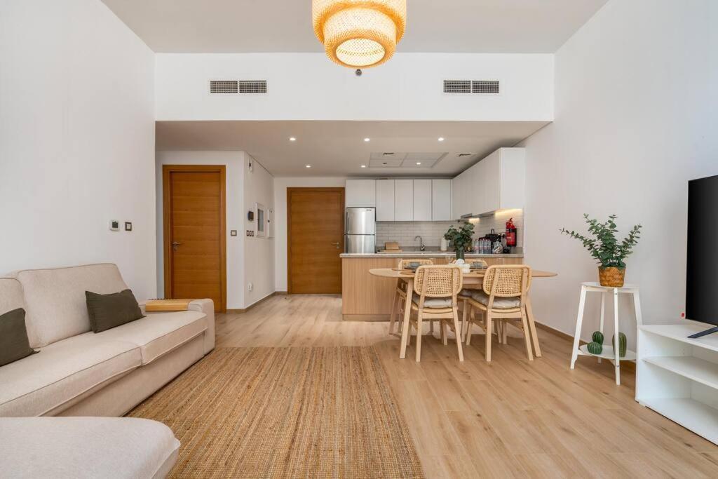 Apartment Large 2 Bedroom - Metro At 2 Min *