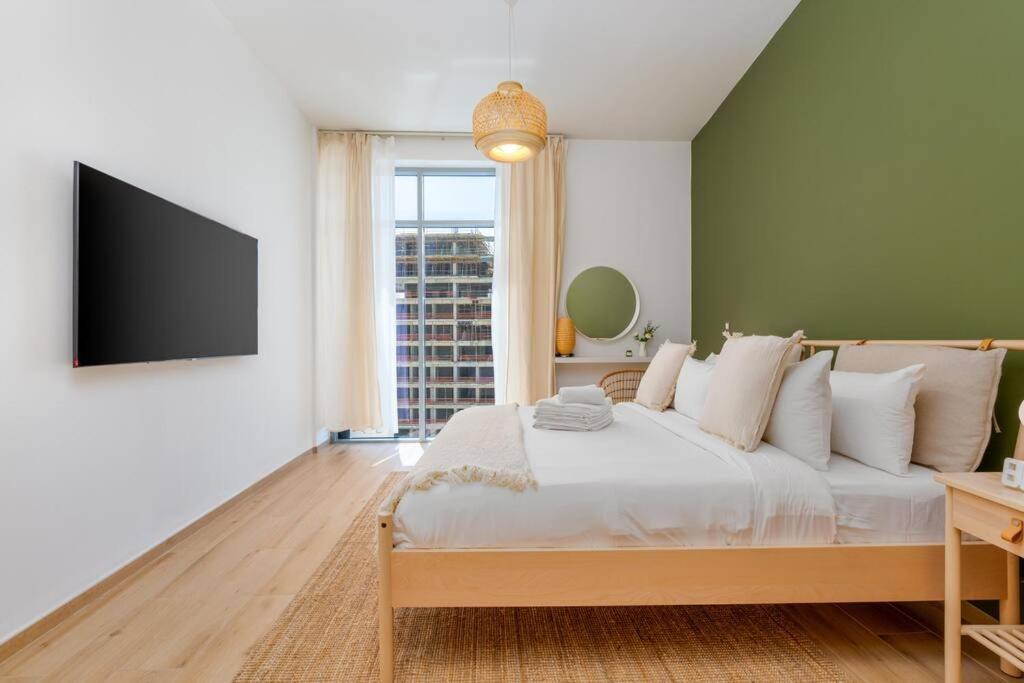 Large 2 Bedroom - Metro At 2 Min Apartment