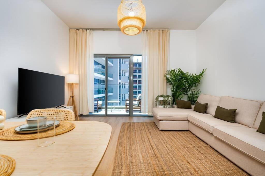 Large 2 Bedroom - Metro At 2 Min Apartment *