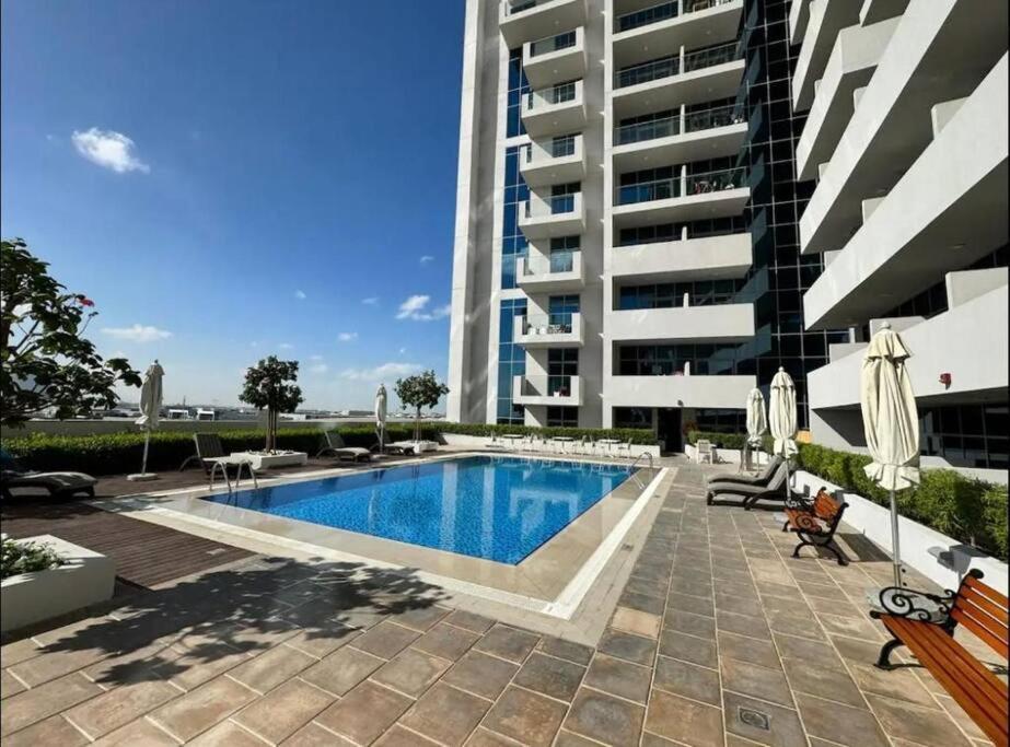 Apartment Large 2 Bedroom - Metro At 2 Min Dubai