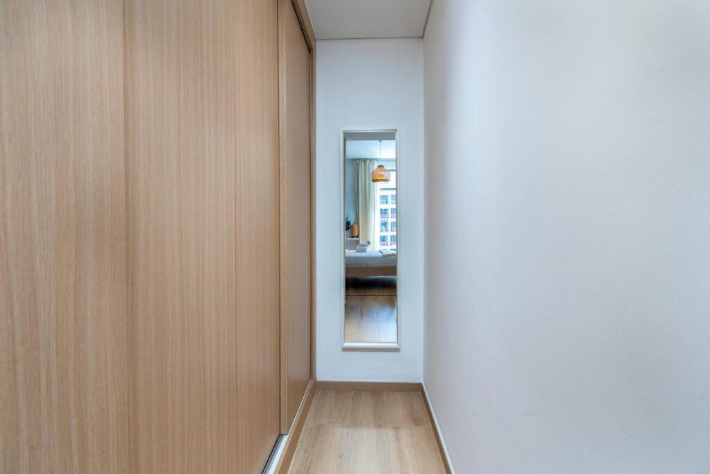 Large 2 Bedroom - Metro At 2 Min Apartment