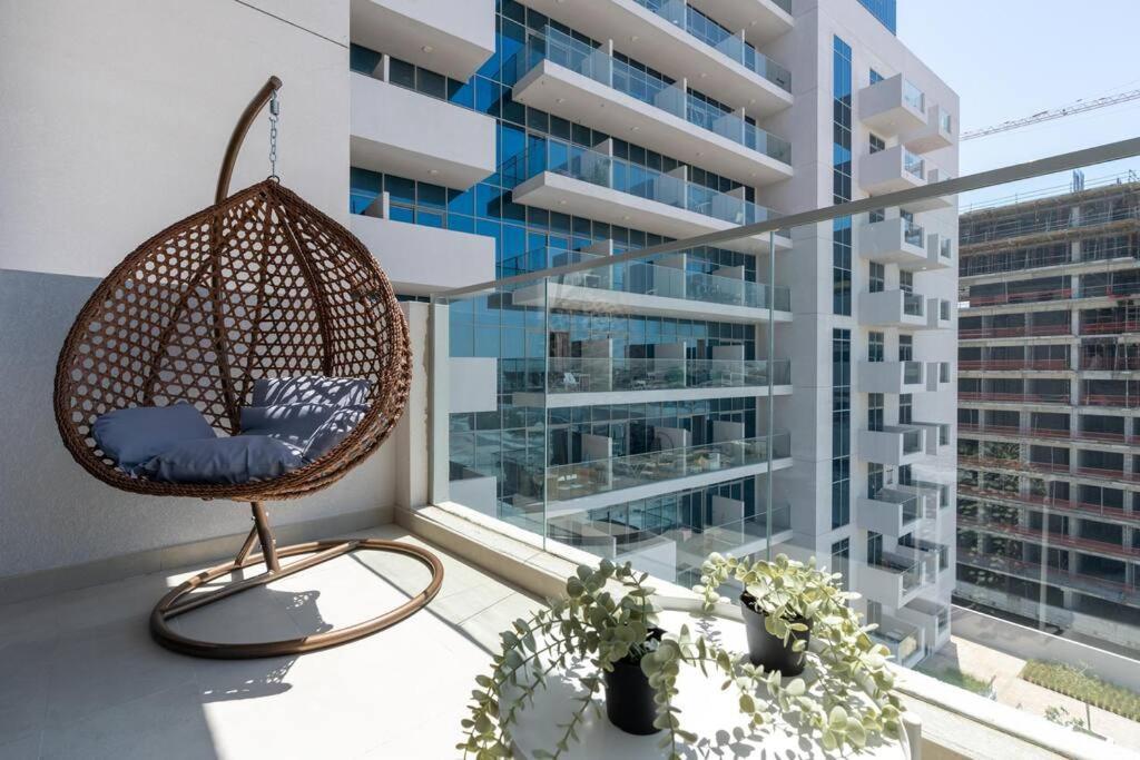 Large 2 Bedroom - Metro At 2 Min *