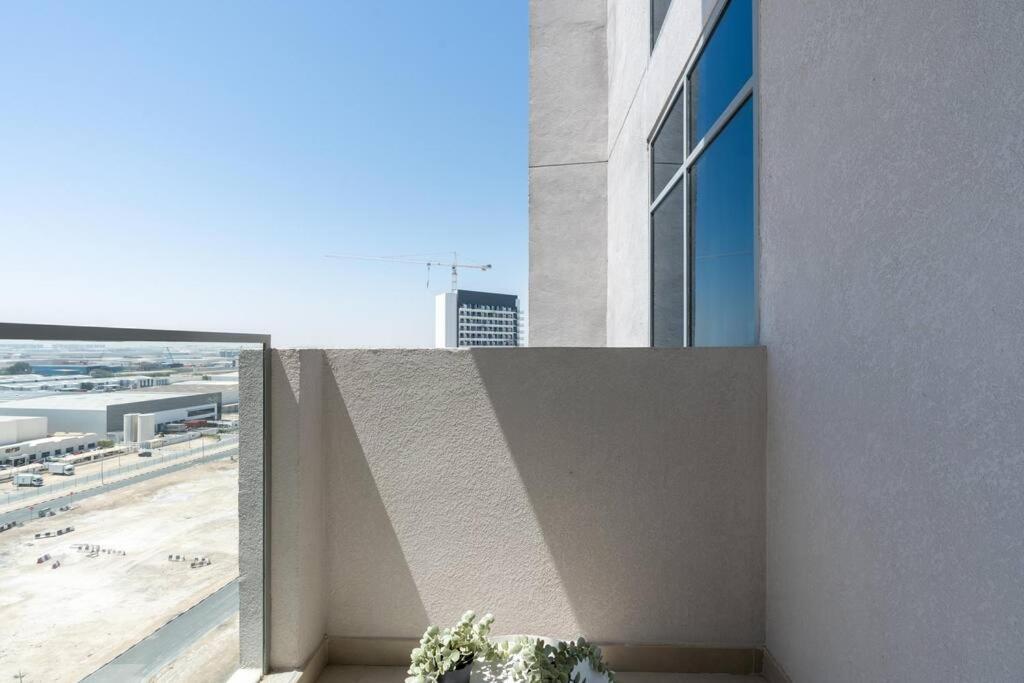Large 2 Bedroom - Metro At 2 Min Apartment *