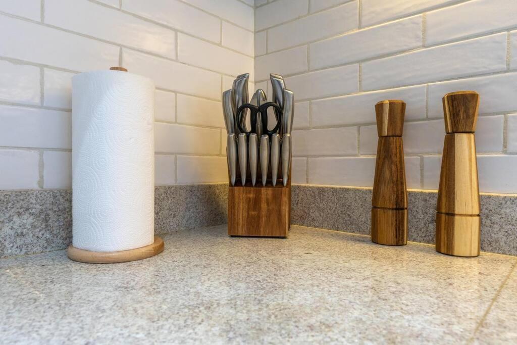 Large 2 Bedroom - Metro At 2 Min *