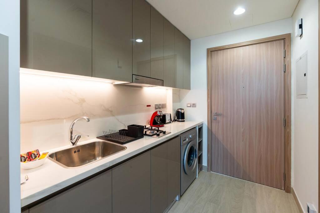12 Min From Downtown - - Azizi Riviera * Dubai