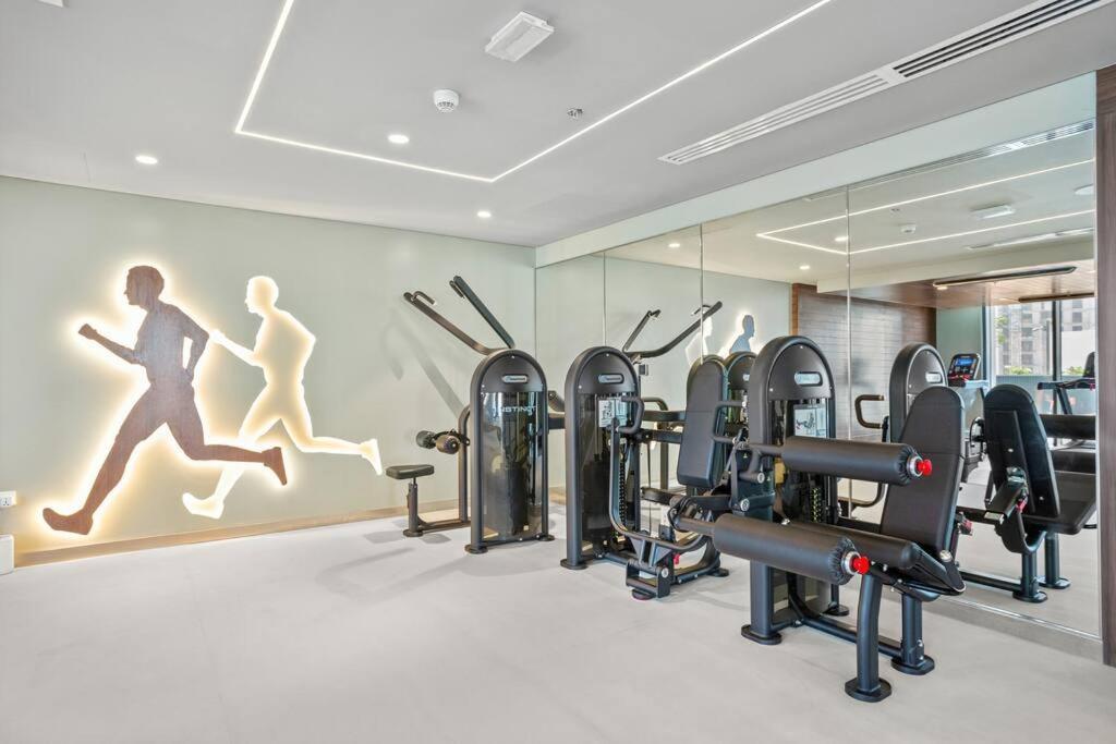 Luxury Living With Panoramic View In Creek Harbour Apartment *