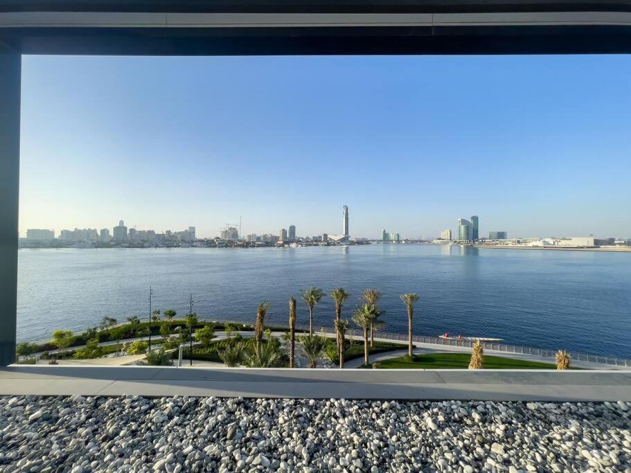 Apartment Luxury Living With Panoramic View In Creek Harbour *