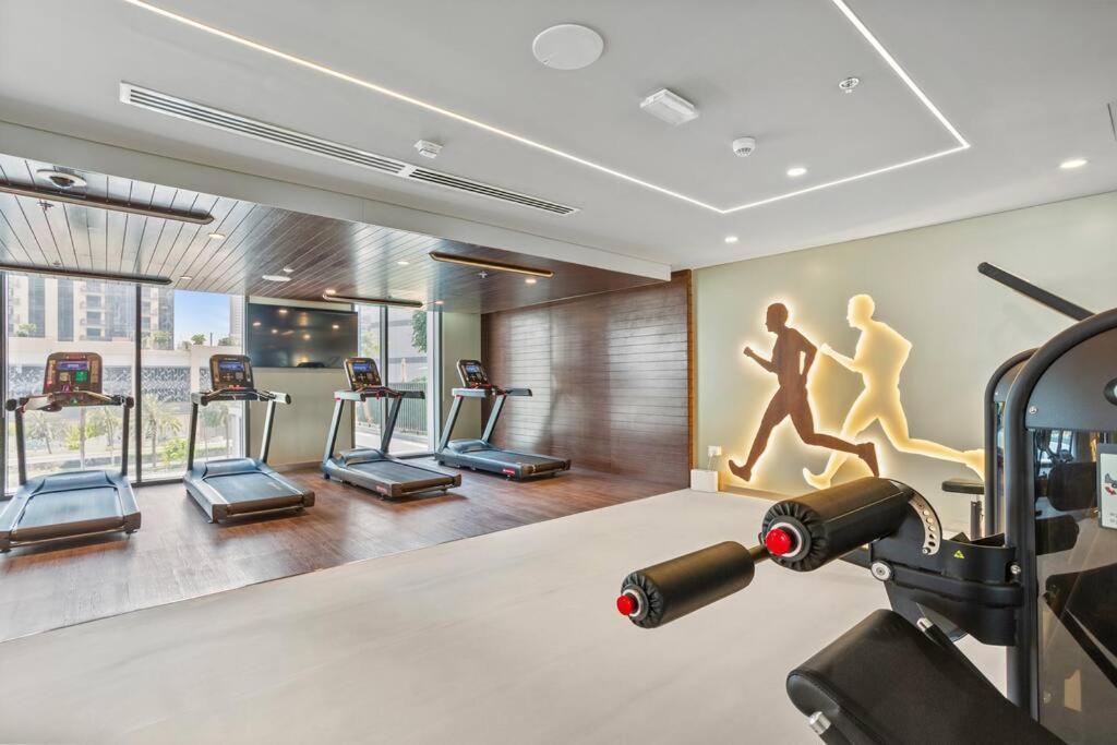 Apartment Luxury Living With Panoramic View In Creek Harbour *