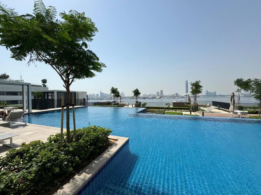 Luxury Living With Panoramic View In Creek Harbour Apartment
