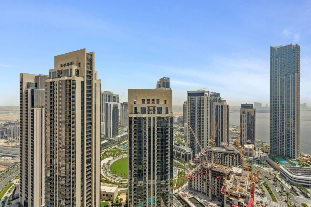 Luxury Living With Panoramic View In Creek Harbour