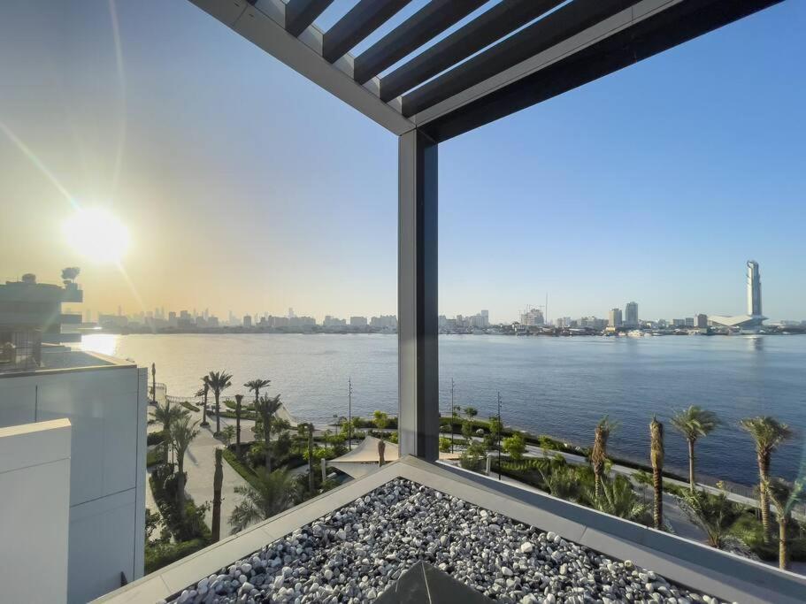 Apartment Luxury Living With Panoramic View In Creek Harbour