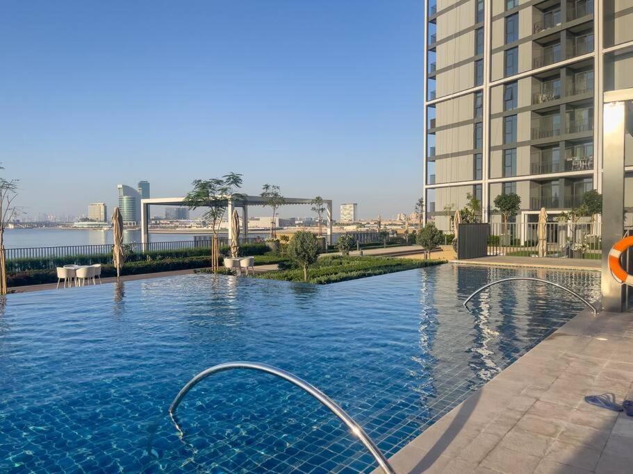 Luxury Living With Panoramic View In Creek Harbour *