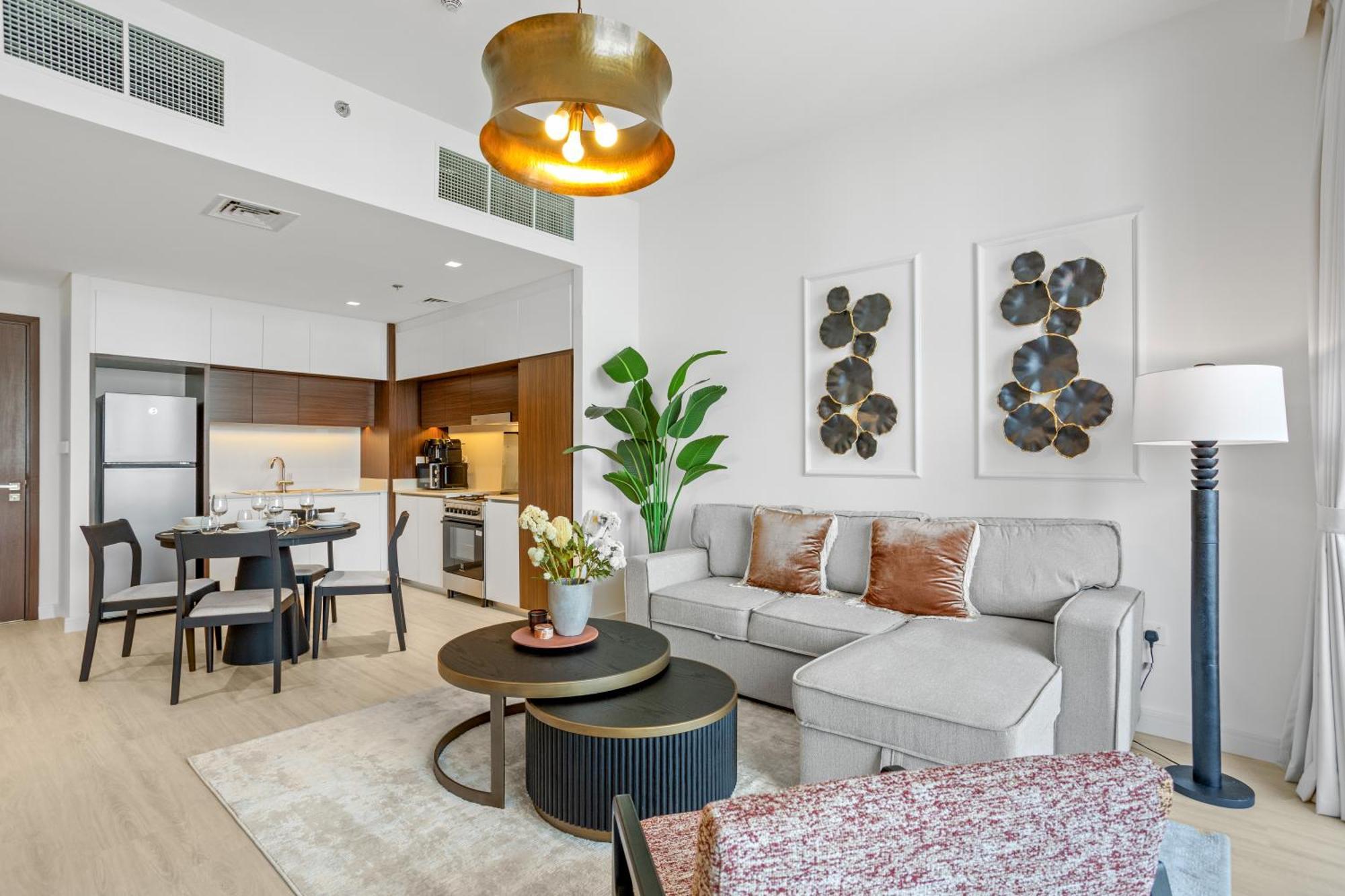 Apartment Luxury Living With Panoramic View In Creek Harbour *