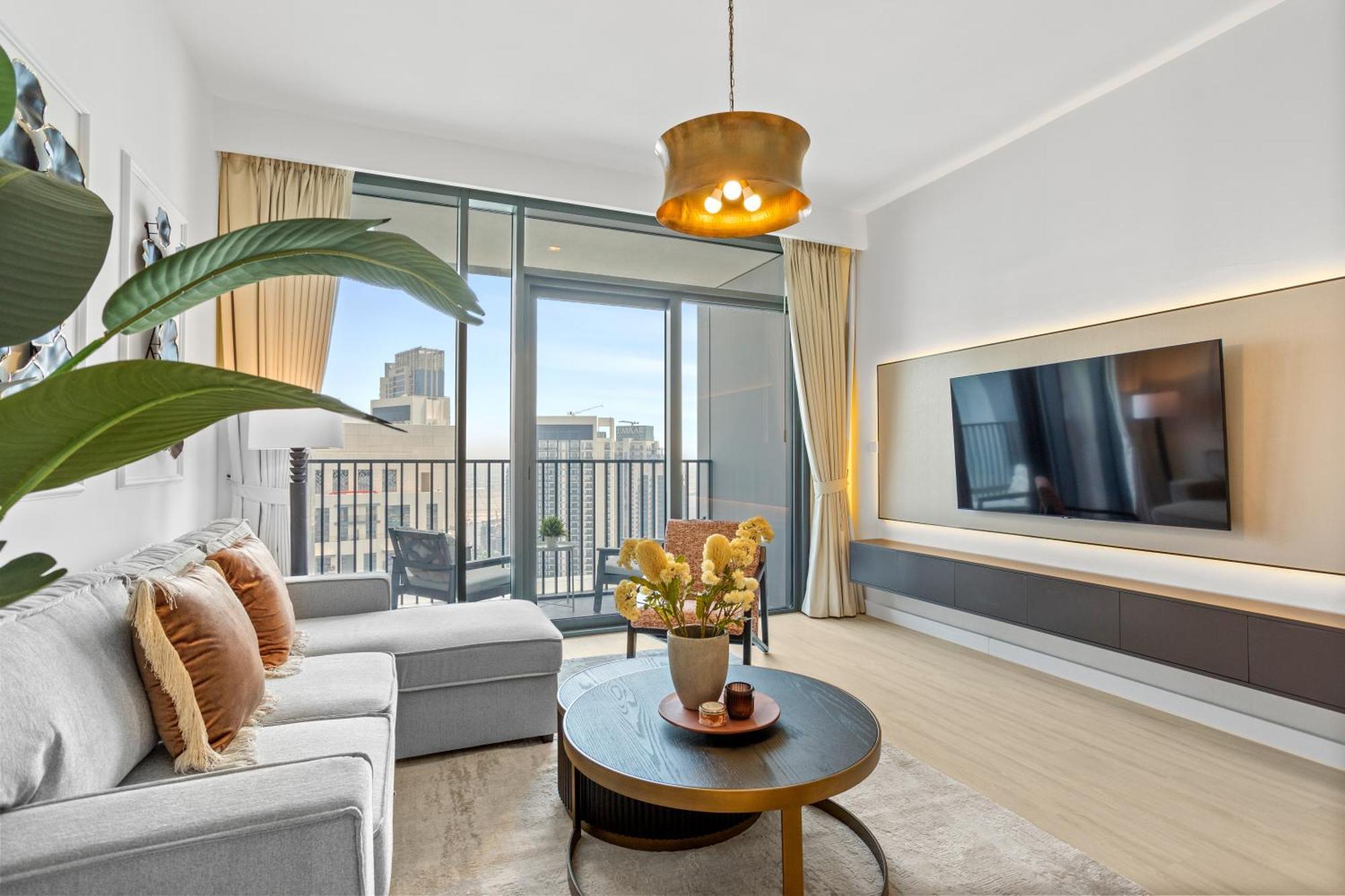 Luxury Living With Panoramic View In Creek Harbour