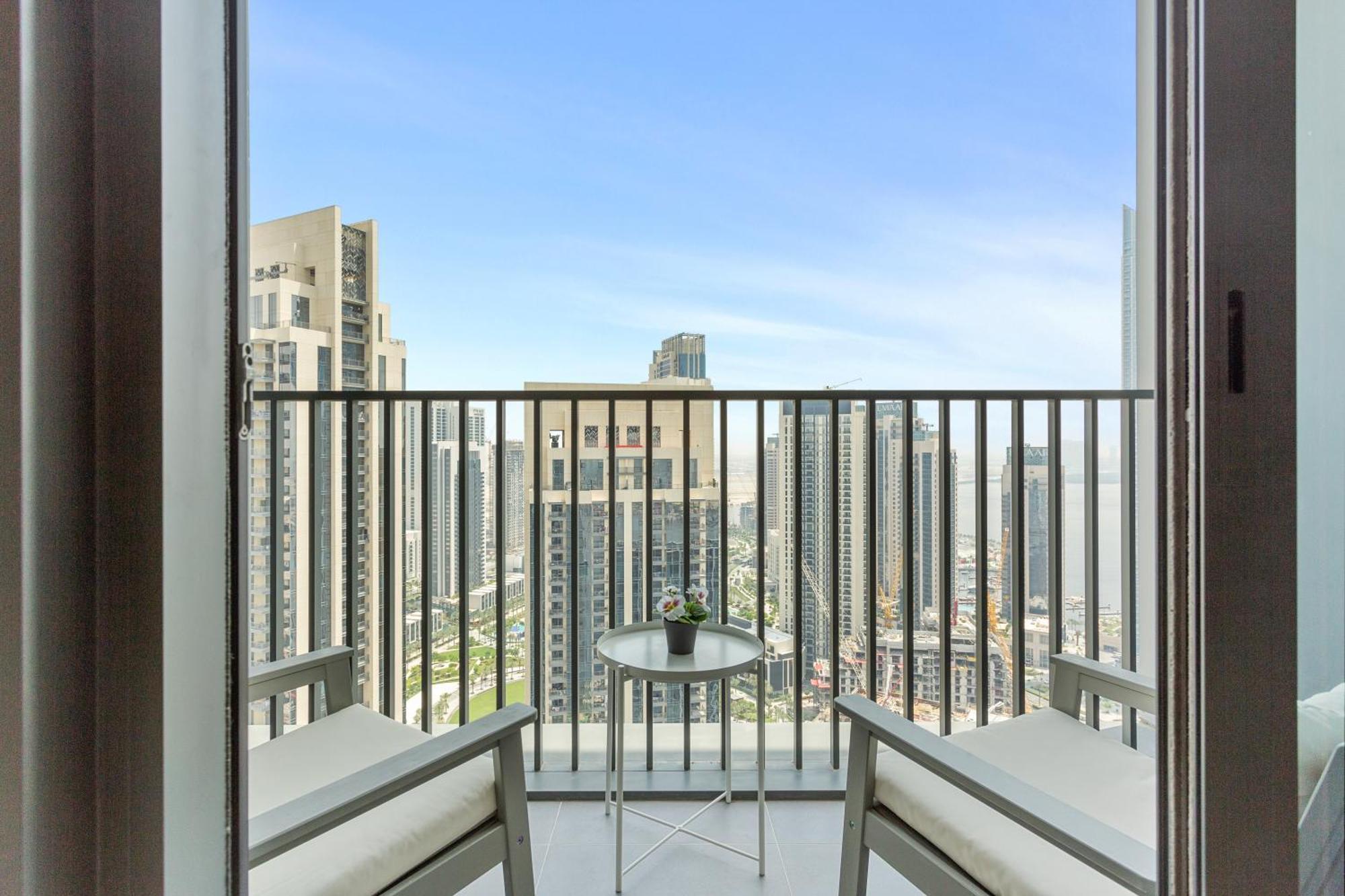 Luxury Living With Panoramic View In Creek Harbour
