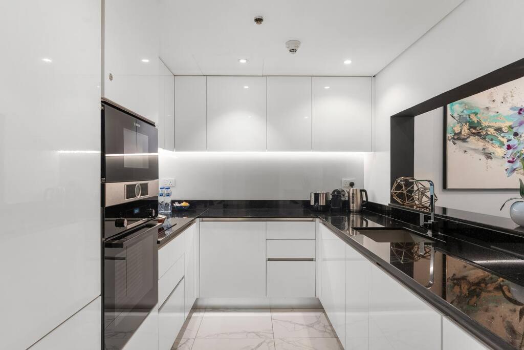 Apartment First Class Full Burj Khalifa View *
