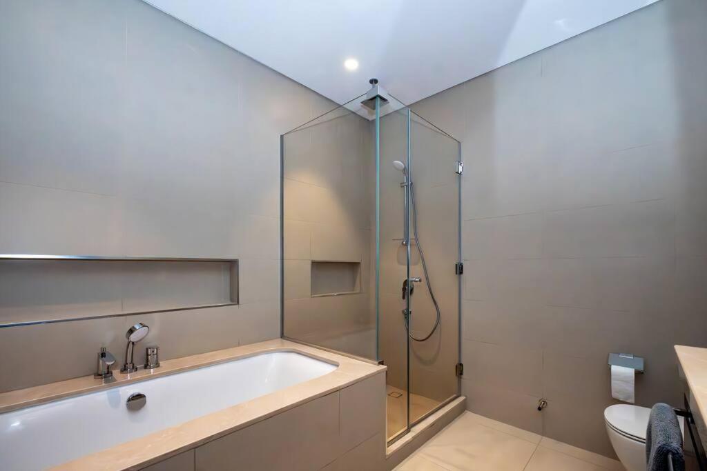 Downtown Views - Direct Access To Mall - 2bdr 50th Floor Apartment