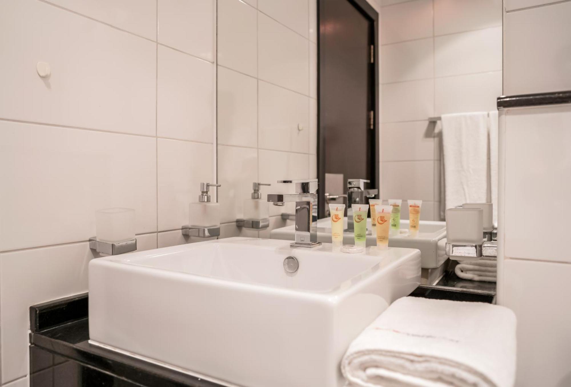Homesgetaway - Luxurious Duplex Penthouse 3br Plus Maids At Heart Of Marina Apartment Dubai