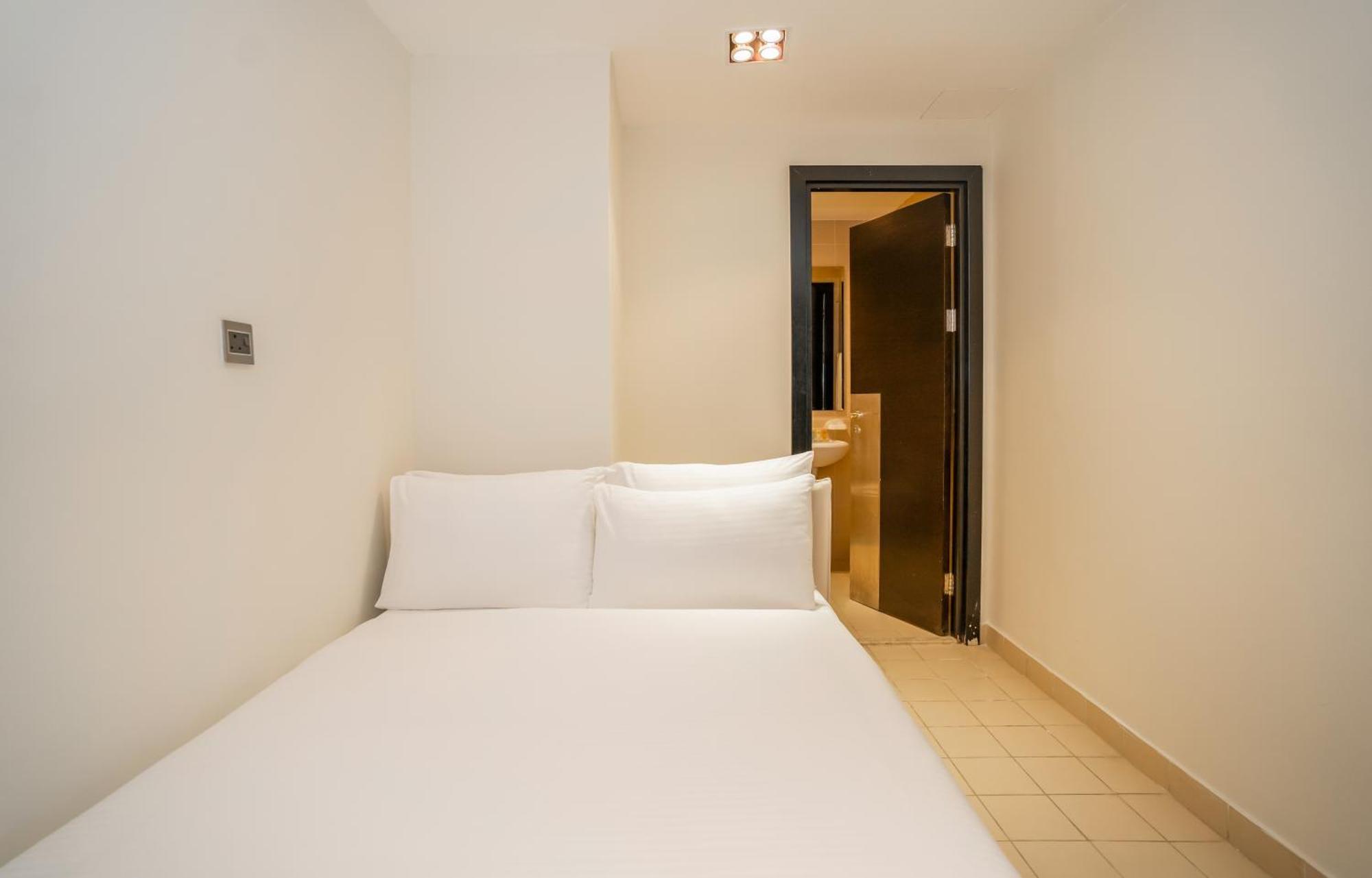 Homesgetaway - Luxurious Duplex Penthouse 3br Plus Maids At Heart Of Marina Apartment Dubai