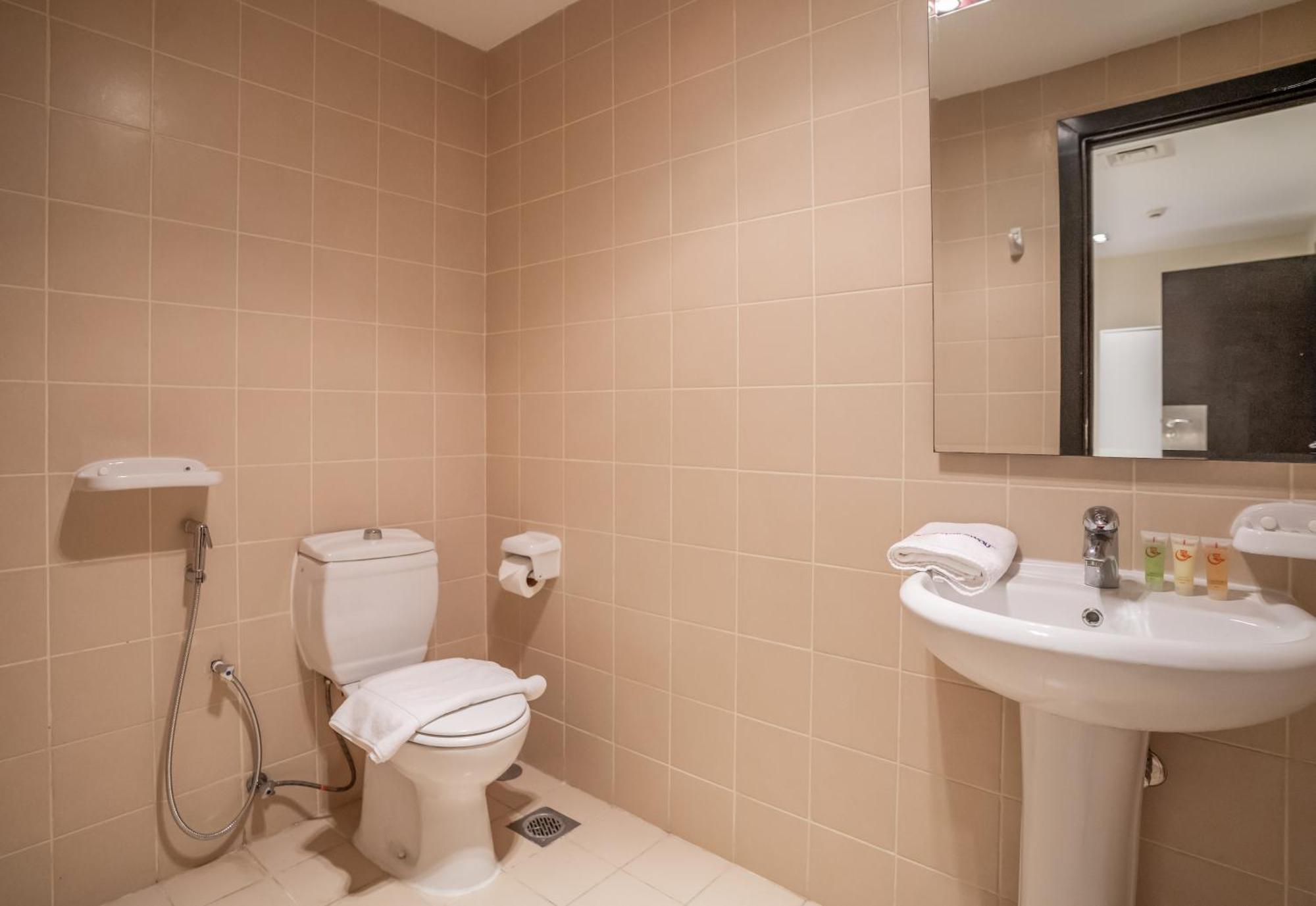 Homesgetaway - Luxurious Duplex Penthouse 3br Plus Maids At Heart Of Marina Apartment Dubai