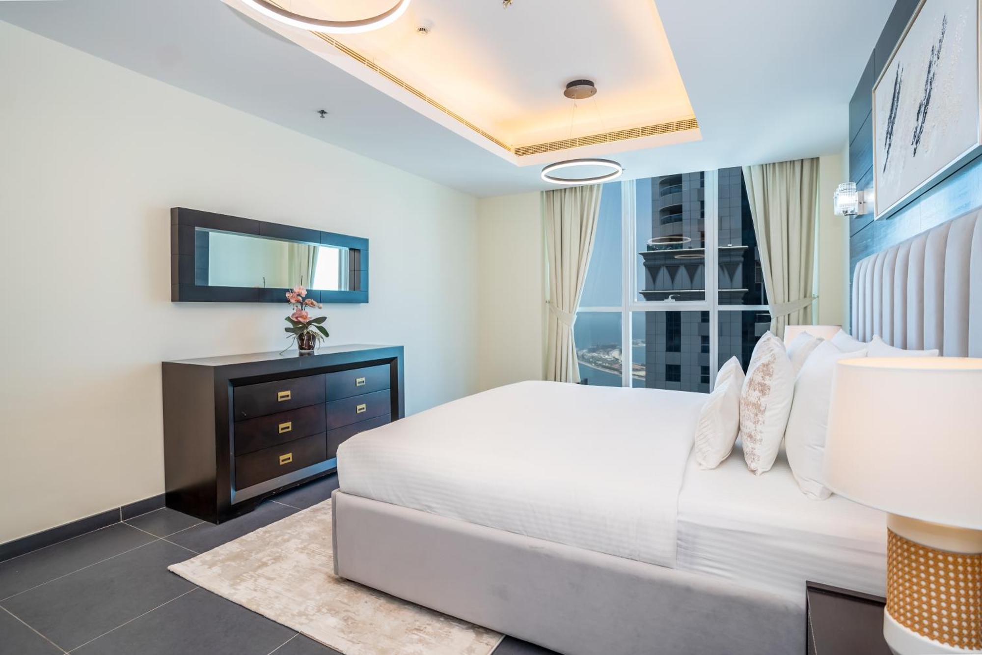 Homesgetaway - Luxurious Duplex Penthouse 3br Plus Maids At Heart Of Marina Apartment Dubai