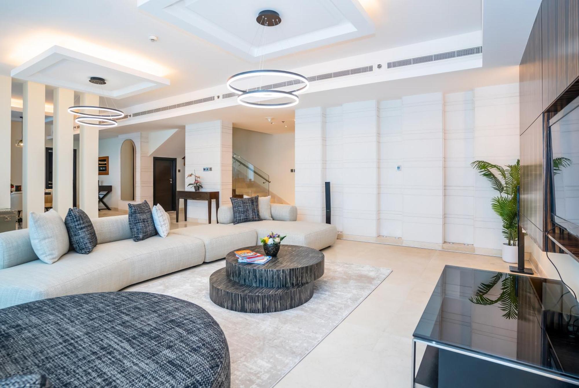 Homesgetaway - Luxurious Duplex Penthouse 3br Plus Maids At Heart Of Marina Apartment Dubai