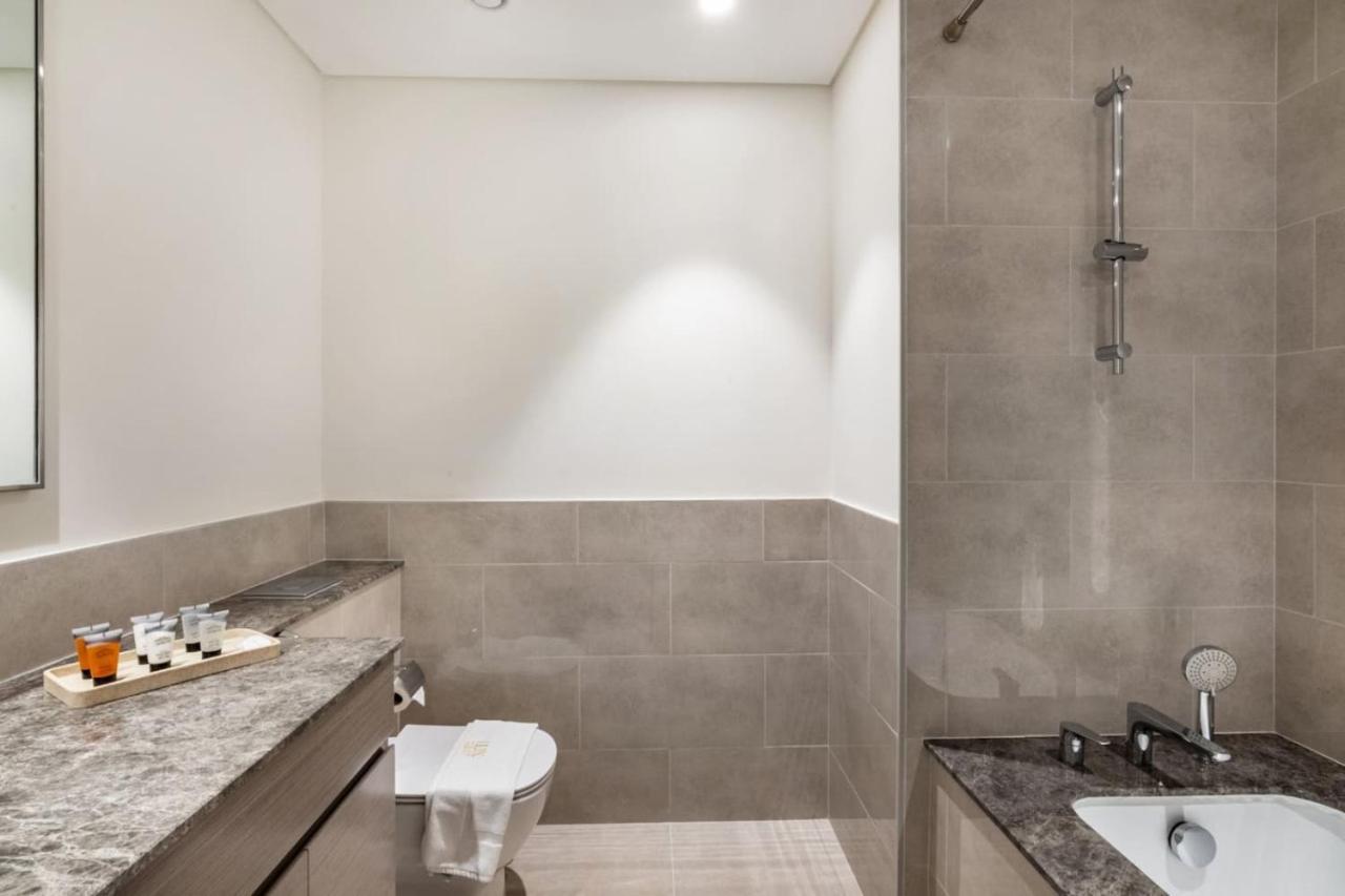 Apartment Stylish 2 Bedroom Retreat In Downtown Dubai