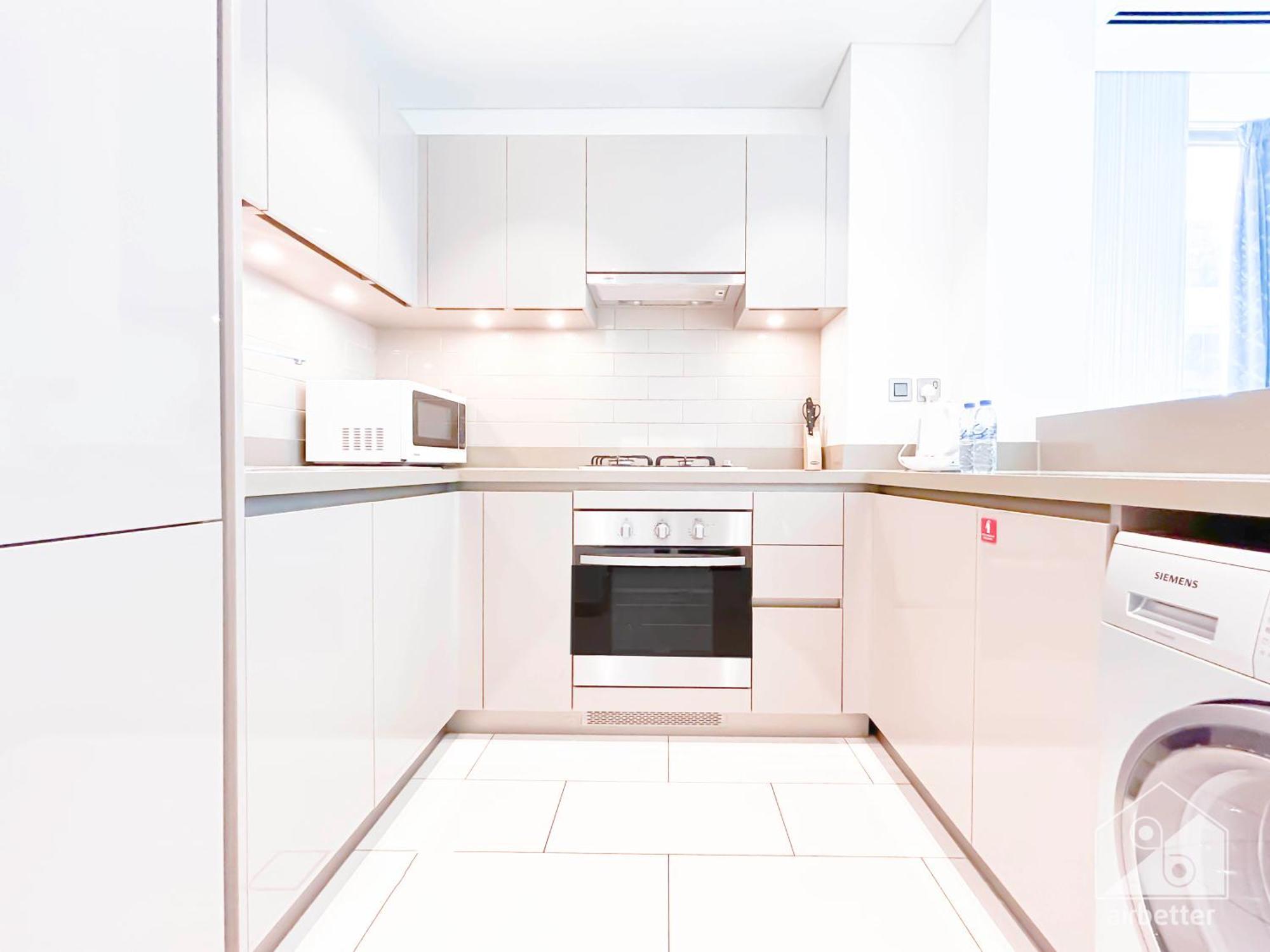 Stunning & New 1b With Balcony & View *