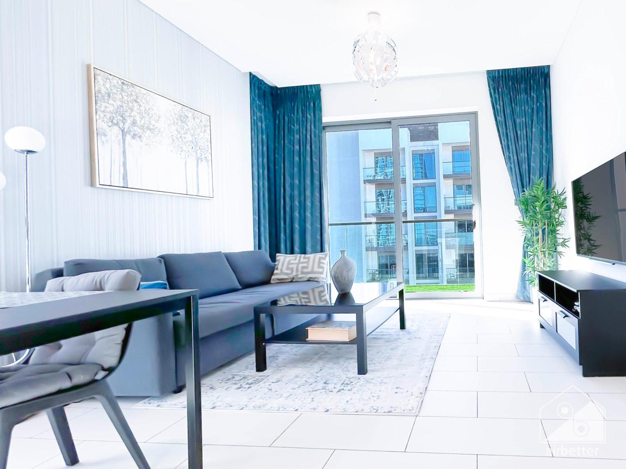 Stunning & New 1b With Balcony & View Apartment *