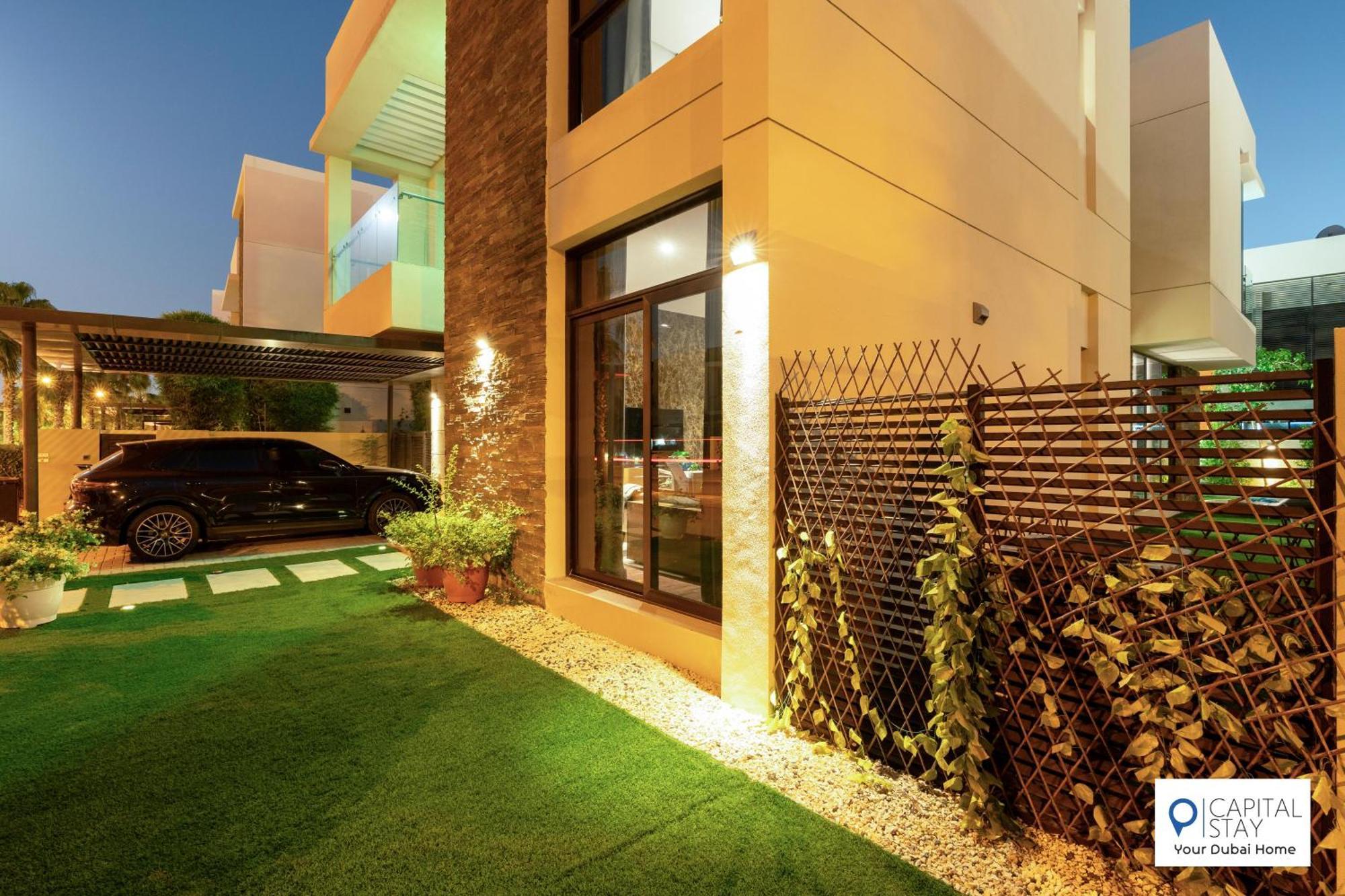 Luxury Paramount In Damac Hills Apartment Dubai