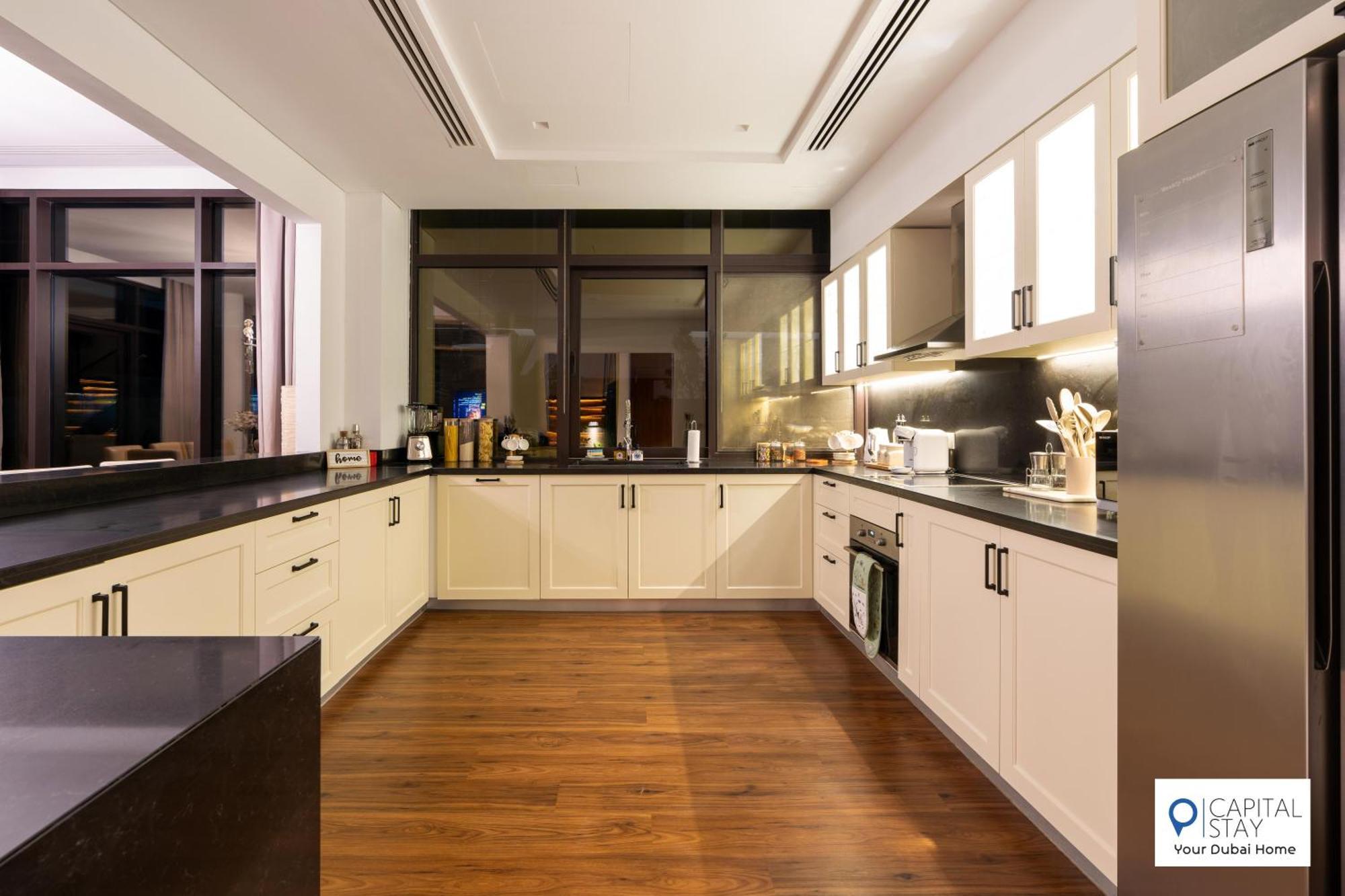 Apartment Luxury Paramount In Damac Hills Dubai