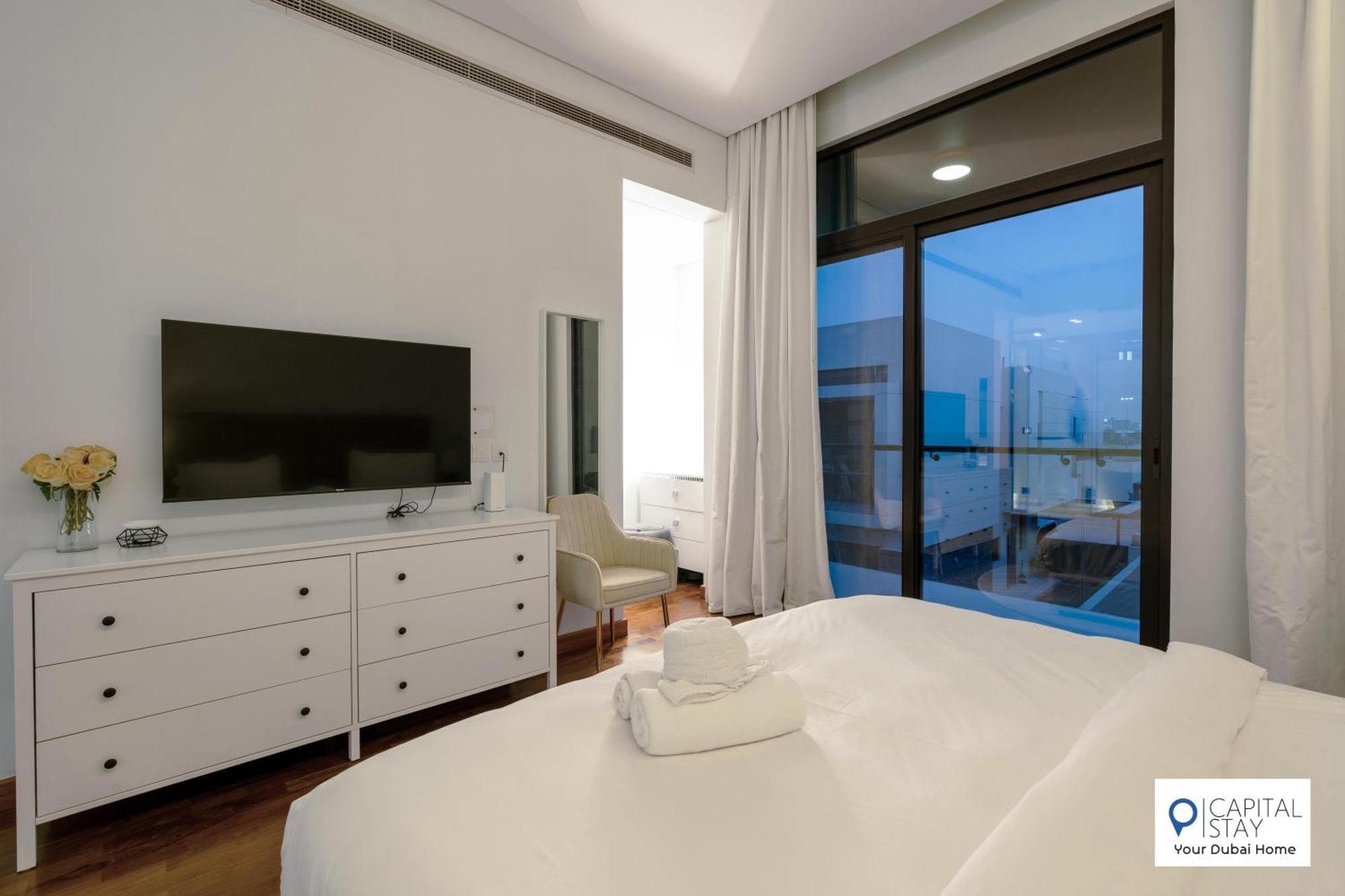 Luxury Paramount In Damac Hills Apartment Dubai