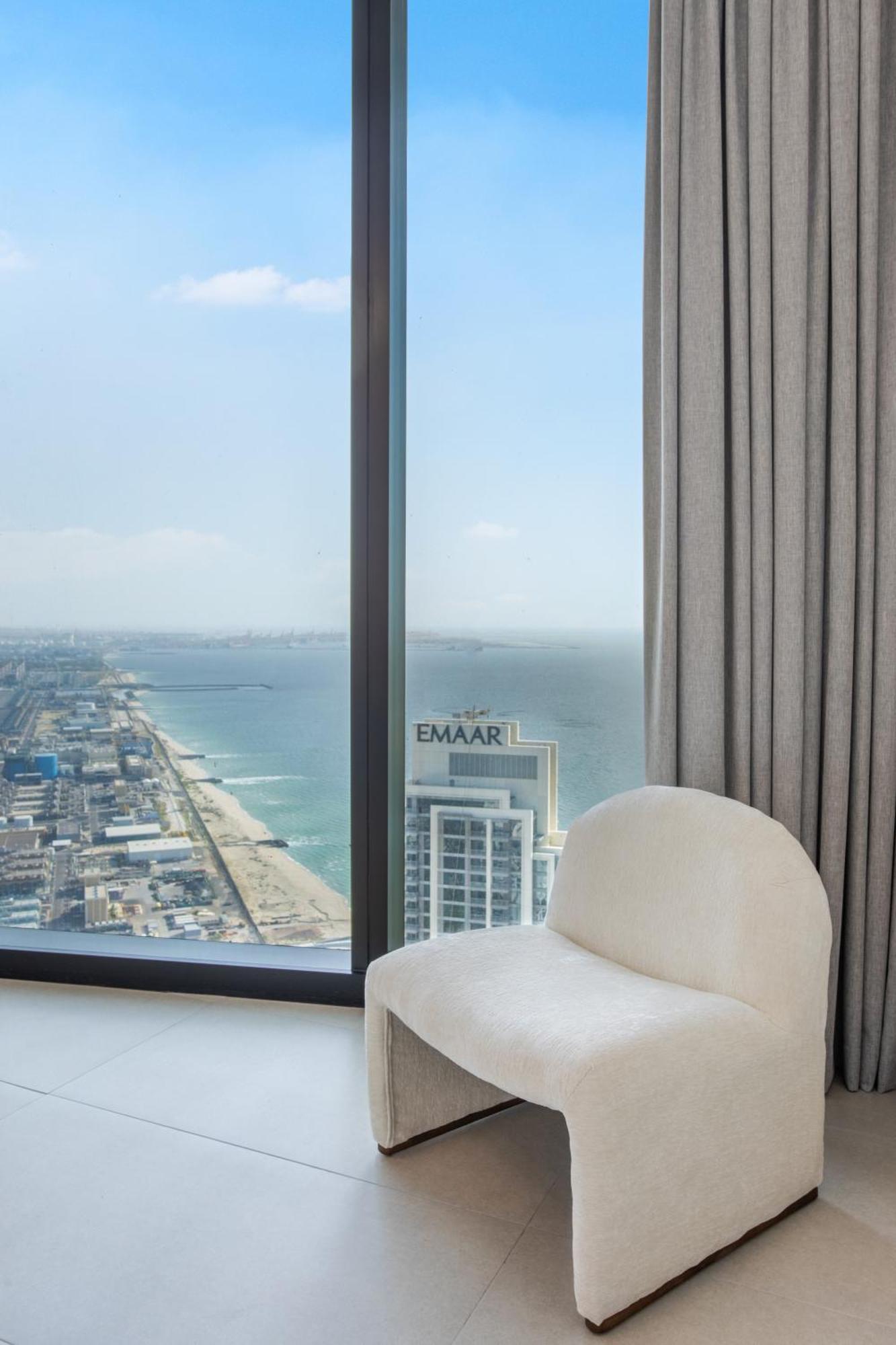 Address 2br Family 56th Floor Apartment Dubai