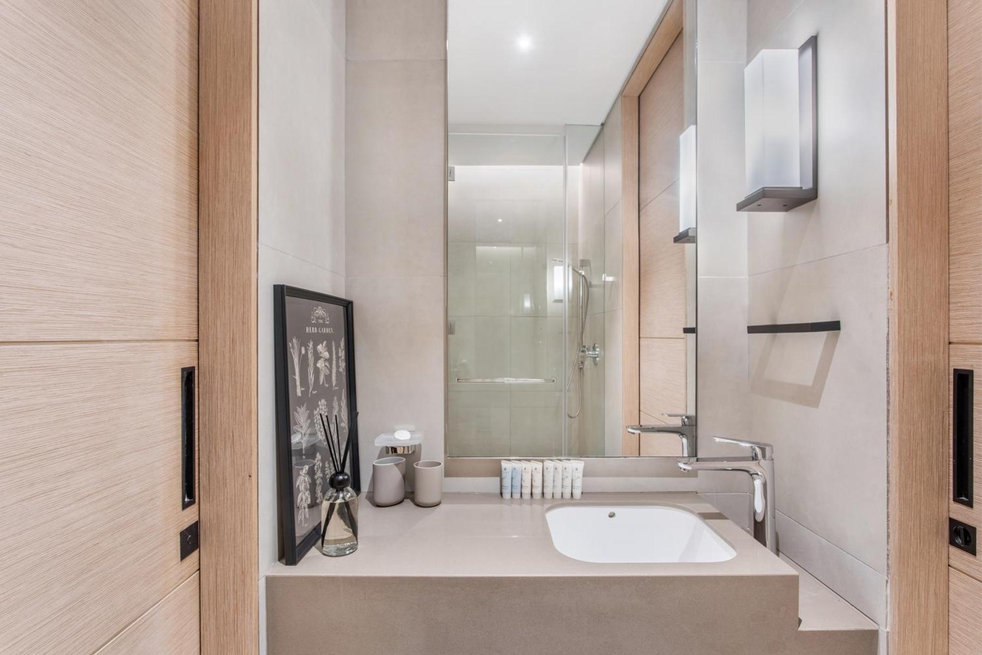 Address 2br Family 56th Floor *