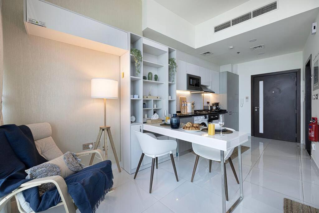 - Miraclz Tower In Arjan Apartment
