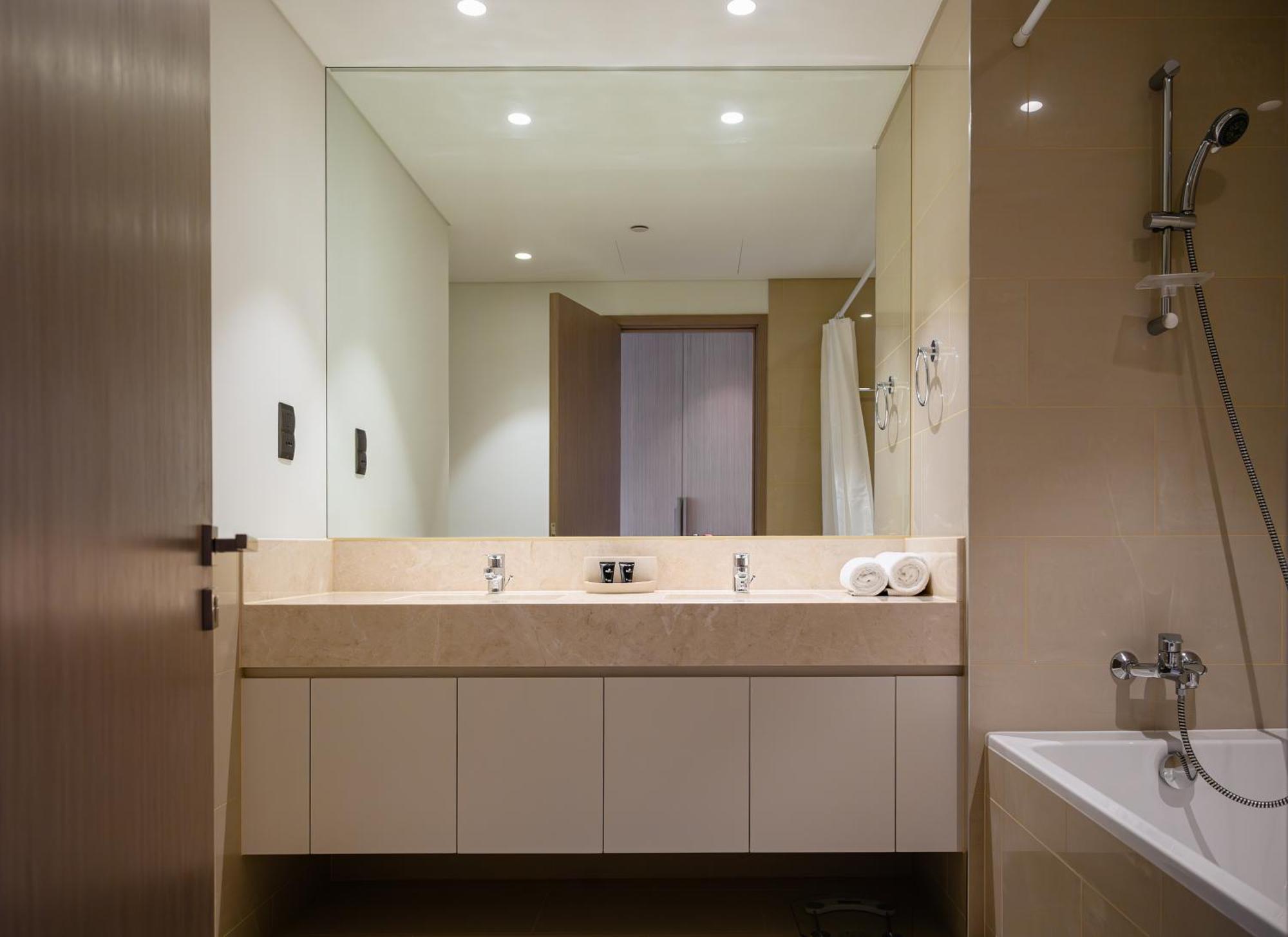 Downtown 2br In Act Towers Near Burj Khalifa Apartment Dubai